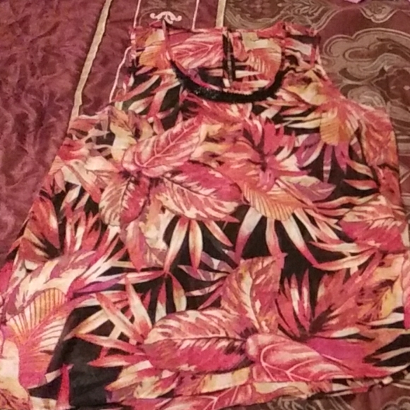 Sleeveless Leaves top - Picture 1 of 1